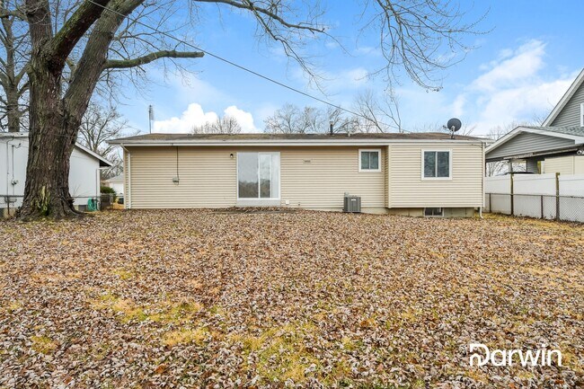 Building Photo - 1570 Bluefield Dr