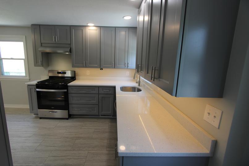Quartz Counter Tops - 905 Benton Ave