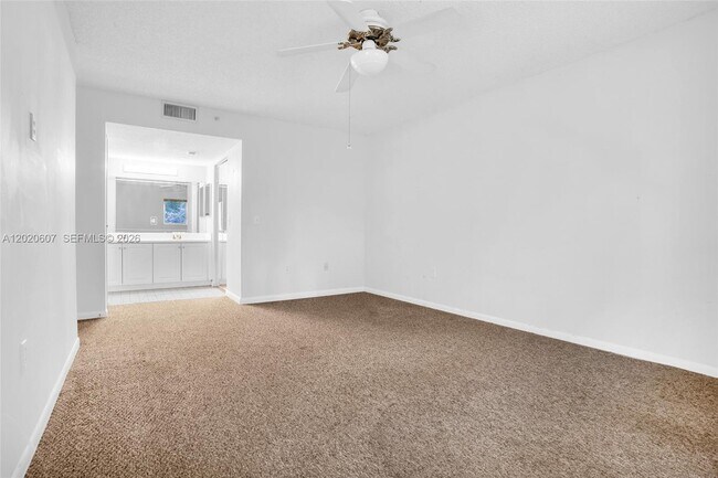 Building Photo - 900 SW 142nd Ave