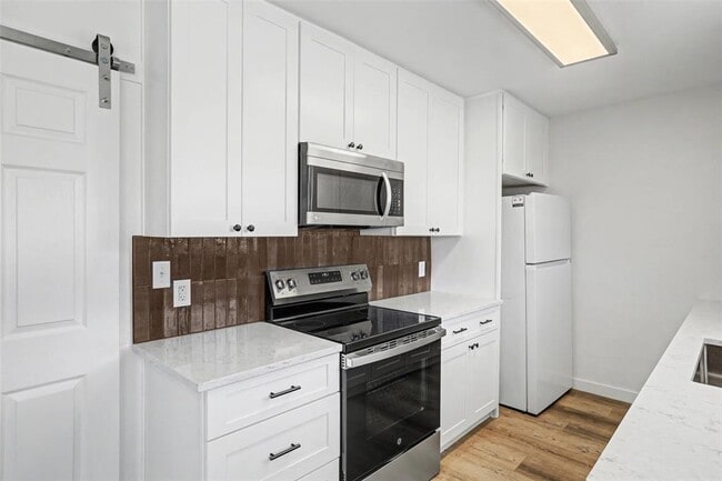 Building Photo - 1403 Greenfield Dr