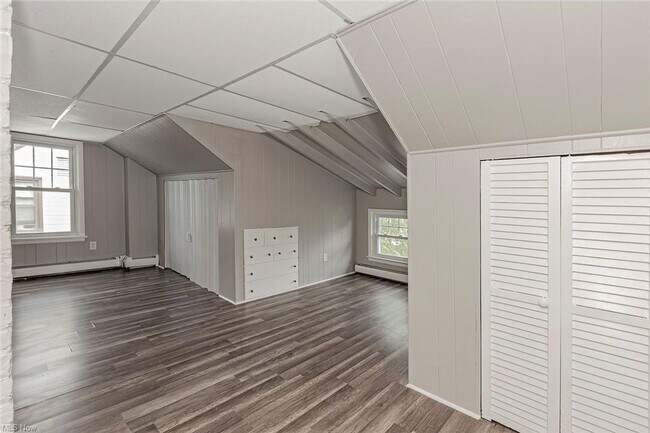 Building Photo - Lakefront 4-Bedroom Home for Rent in Euclid, OH