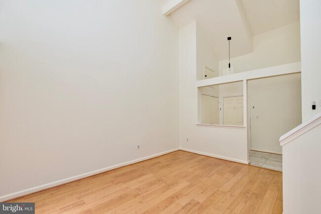 Building Photo - 3377 Lakeside View Dr