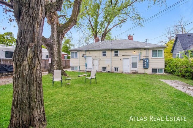 Building Photo - 1459 Roberta St