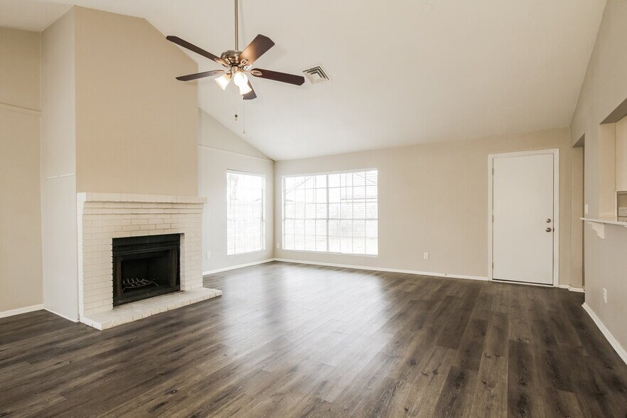 Building Photo - 6529 N 74th Dr