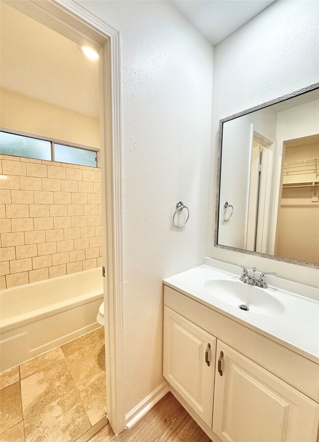 Building Photo - 37 S Brookberry Ct
