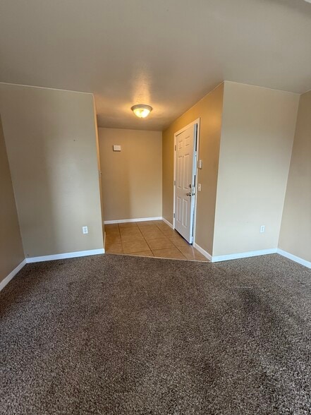 Building Photo - 712 Avenue B