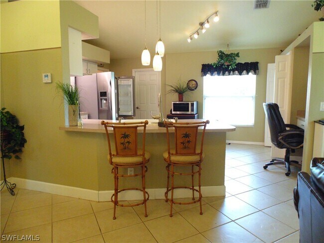 Building Photo - 4835 SW 18th Ave