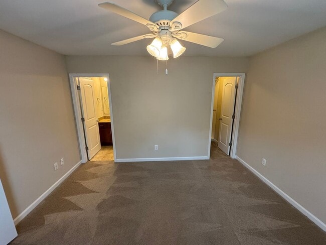 Building Photo - 4183 Broadstairs Dr SW