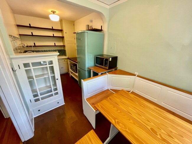 Building Photo - Charming Studio off NW 23rd - PRIME LOCATION!