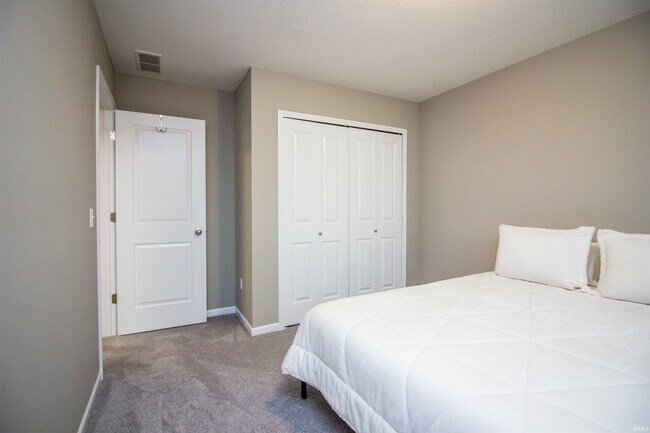 Building Photo - 444 Brescia Dr