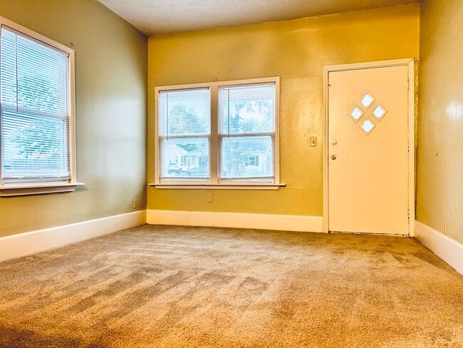 Building Photo - Cute Single Family Home, Great Location