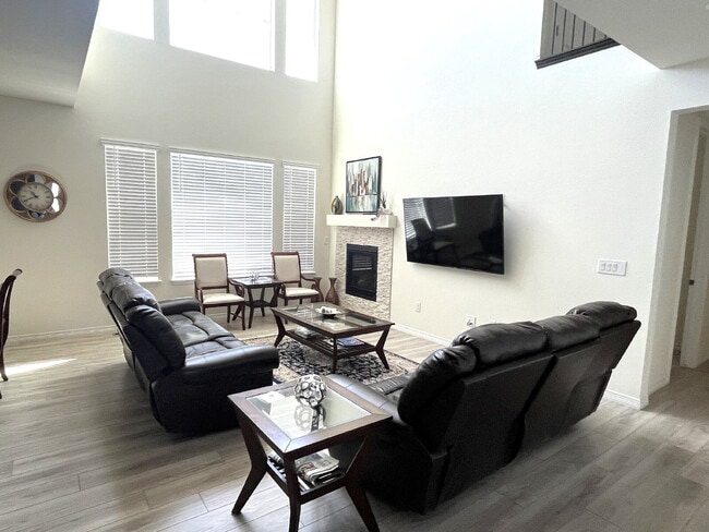 Building Photo - Wonderful 4 Bedroom/2 Bathroom with a Loft and Study in Whispering Pines!