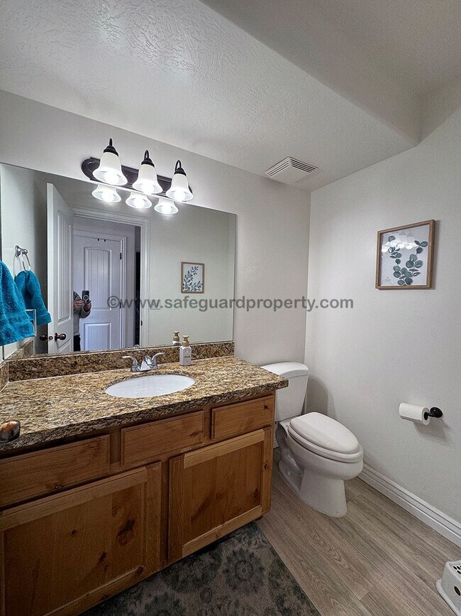 Building Photo - Beautiful Home available with Short Term L...