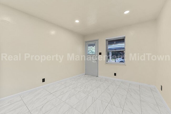 Building Photo - 5308 Norma St