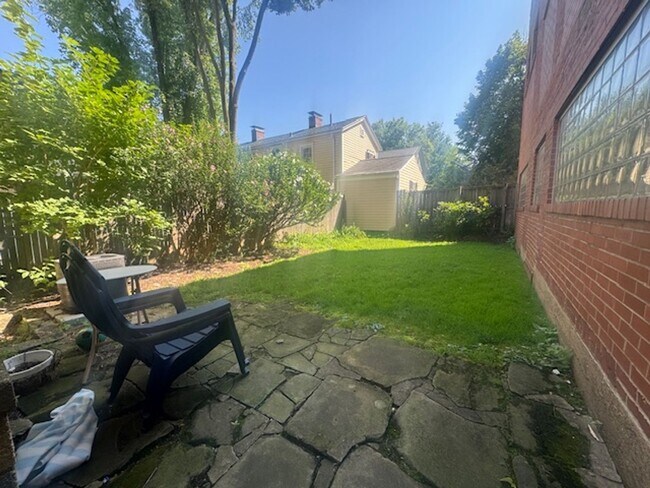 Building Photo - 941-943 St. James Street