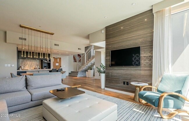 Building Photo - 5455 E Lincoln Dr