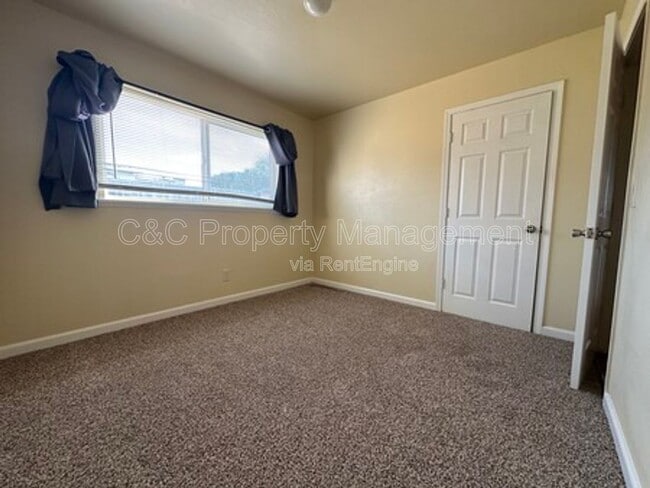 Building Photo - 1932 Lincoln St