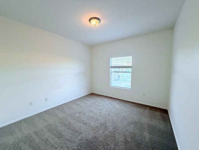 Building Photo - GREAT SUMMERLIN CONDO IN GATED COMMUNITY!!