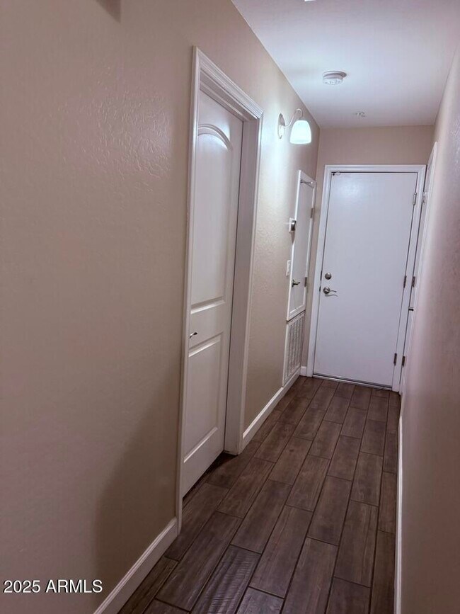 Building Photo - 240 W Juniper Ave