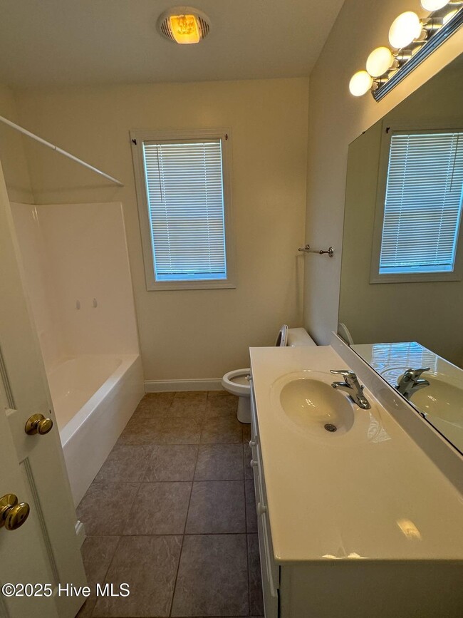 Building Photo - 1052 Stonebridge Ln