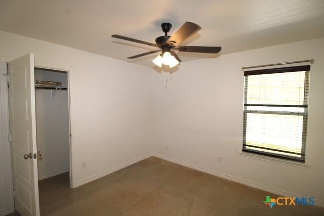 Building Photo - 102 Lost Trl