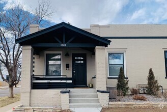 Building Photo - Classic South Facing 2bed/2bath Bungalow i...