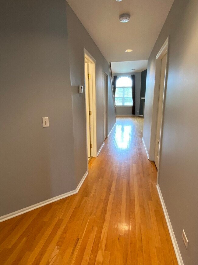 Building Photo - 5S510 Scots Dr