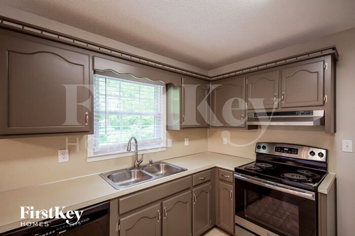 Building Photo - 2301 Buckingham Pl