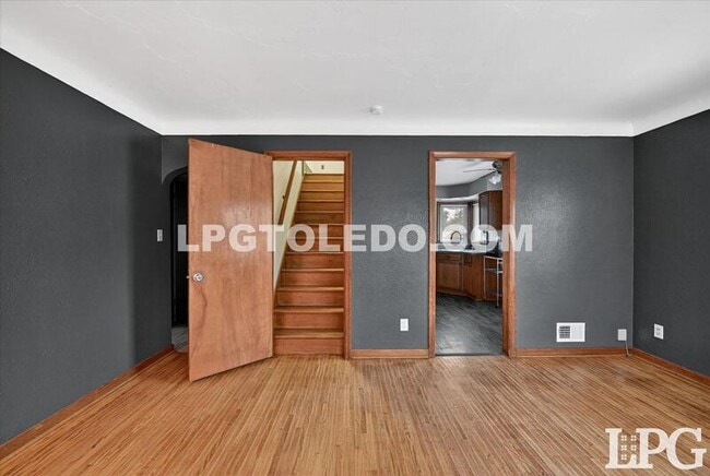 Building Photo - 667 Caswell Ave