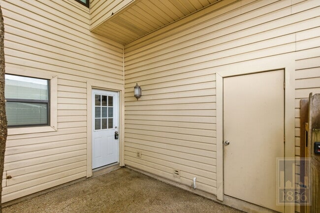 Building Photo - 8400 Jamestown Dr