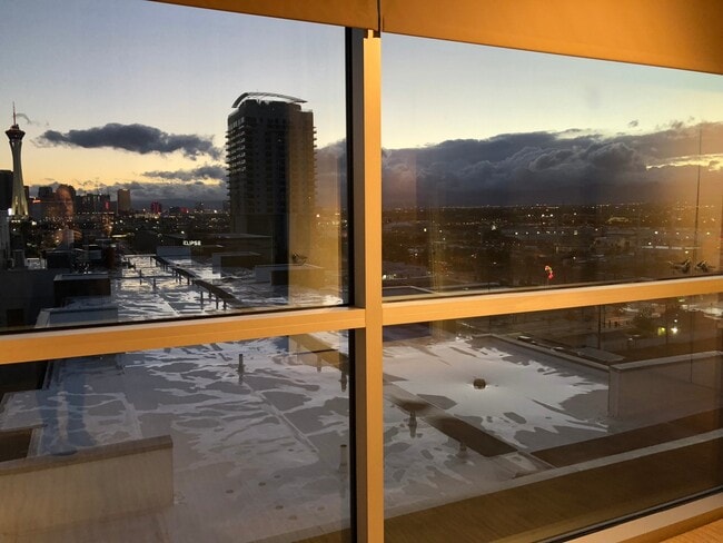 Building Photo - Gorgeous Juhl Unit For Lease