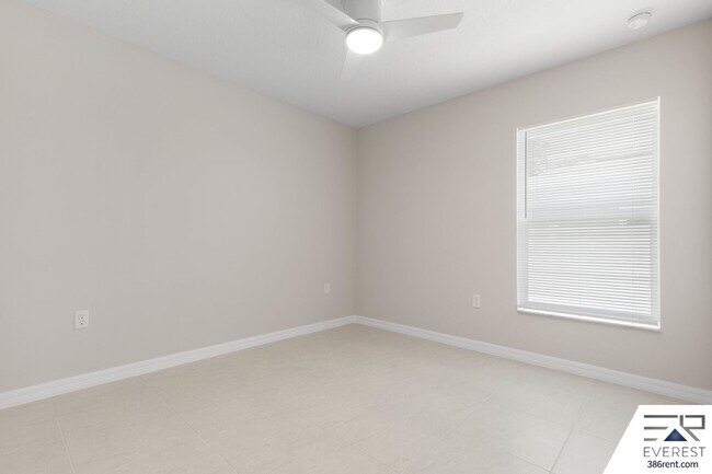 Building Photo - Brand New, fully fenced on a quiet cul-de-sac