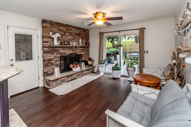 Building Photo - 230 Jacobs Creek Rd