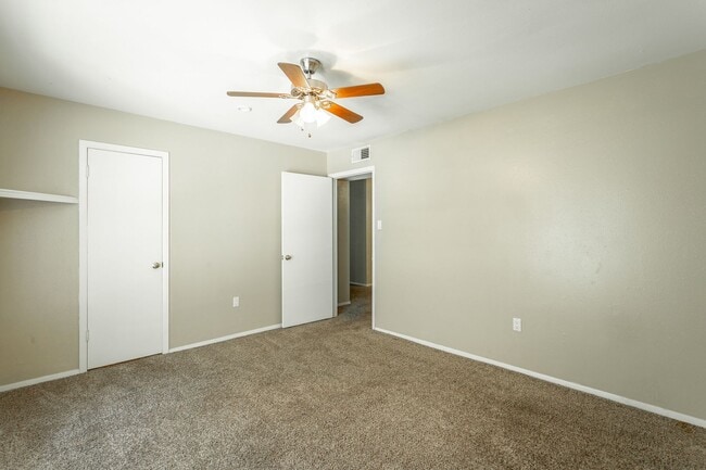 Building Photo - 1 bedroom 1 bath in Signal View