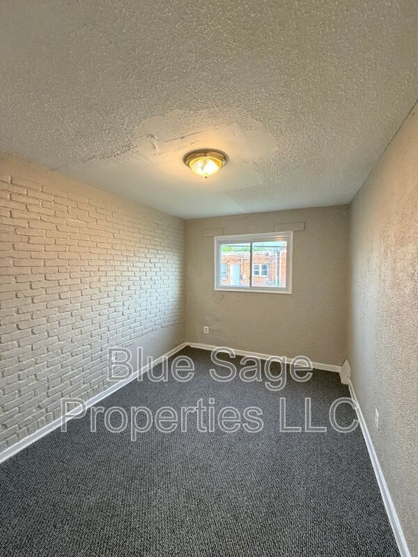 Building Photo - 1037 Laurel Rd