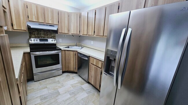 Building Photo - 1002 Green Pine Blvd