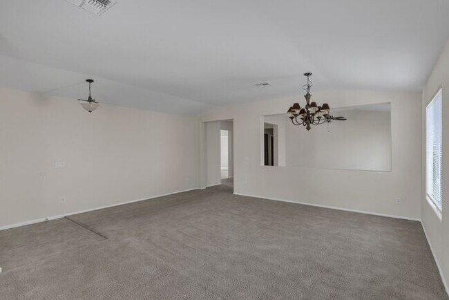 Building Photo - 740 E Mule Train Trail