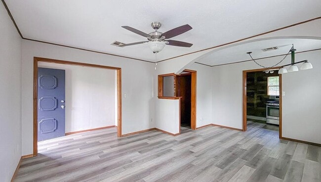Building Photo - 613 W 23rd St