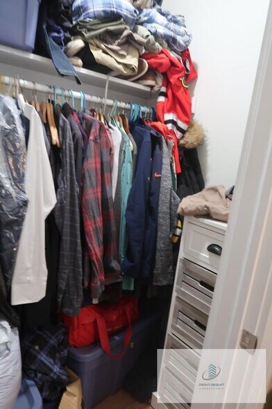 Building Photo - 4526 N Sheridan Rd