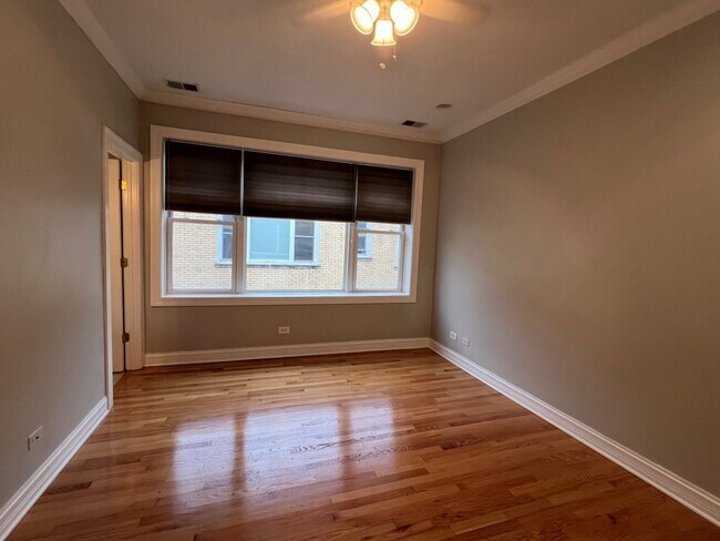 Building Photo - 4964 N Spaulding Ave