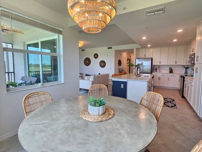 Building Photo - Annual UNFURNISHED or FURNISHED for your convenience: 2 Bedroom 2 Bathroom 2nd Floor Elevator acc...