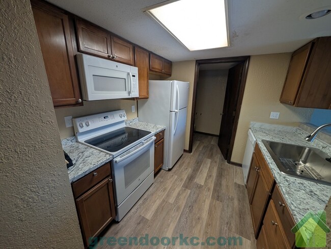 Building Photo - 16600 W 141st St