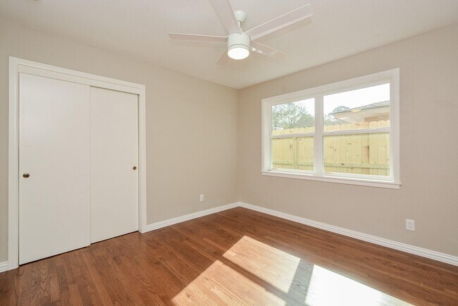 Building Photo - 1437 Wisterwood Dr
