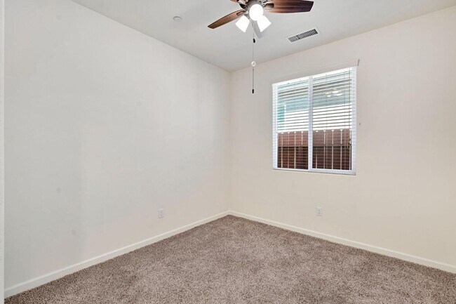 Building Photo - 2153 Lombard Ln