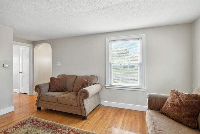 Building Photo - 1118 Boston Rd