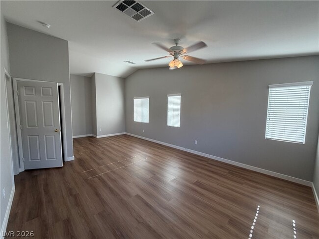 Building Photo - 2139 Meadow Green Ave