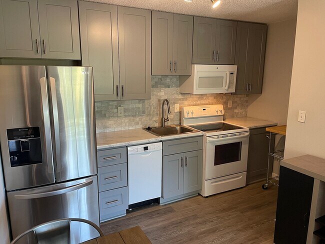 Building Photo - 403 Hayden Rd