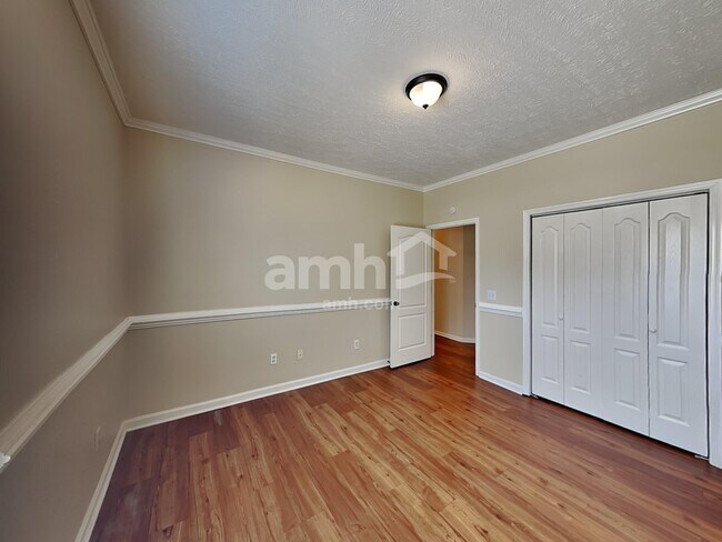 Building Photo - 210 Fox Hunt Ln