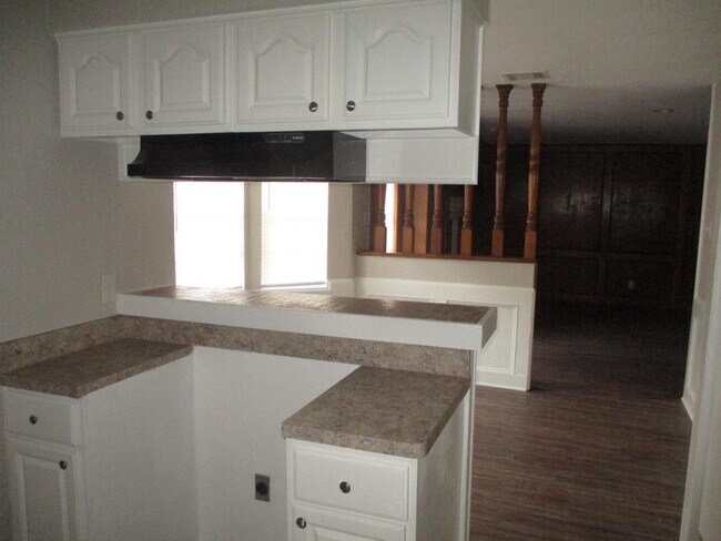 Building Photo - Call 832-538-3442 To Schedule Your Showing...