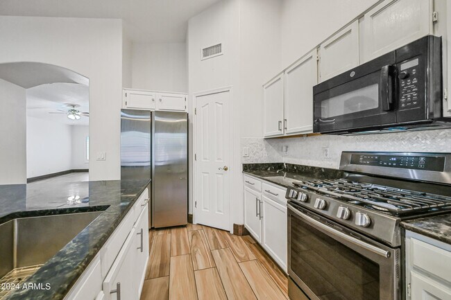 Building Photo - 4436 E Mountain Sage Dr